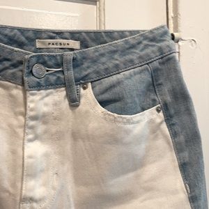 White Pacsun jeans with blue lining